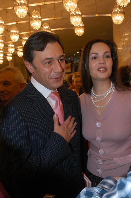 Диск8. Премия ТЭФИ-2004 24 сентября 2004 год Андрей Григорьев-Апполонов с женой