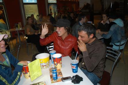Диск21. Премьера фильма Парфюмер 2006 год. певица Топурия Кети
