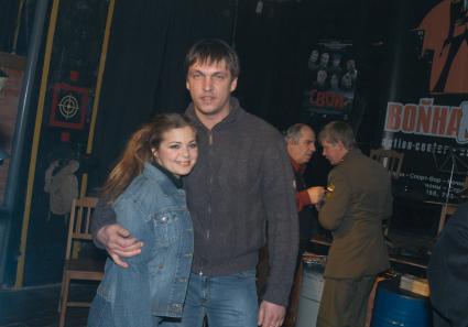 Диск21. Премьера фильма Свои 2004 год. актриса Пегова Ирина актер Орлов Дмитрий