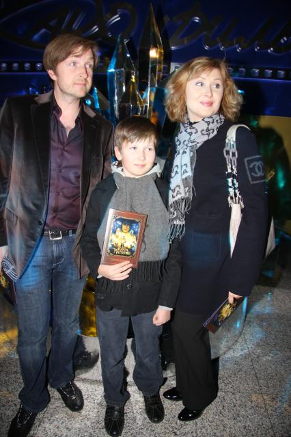 Диск24. Премьера фильма Книга мастеров 2009 год . телеведущая Елена Ищеева
