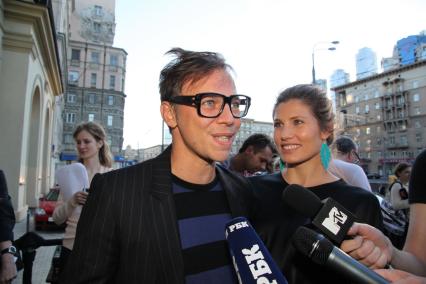 Диск32.Премьера фильма Древо Жизни 2011 год рок-музыкант лидер группы Мумий Тролль Илья Лагутенко и его супруга модель Анна Жукова