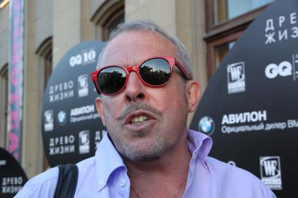 Диск32.Премьера фильма Древо Жизни 2011 год музыкант певец композитор художник продюсер телеведущий лидер рок-группы Машина времени Андрей Макаревич