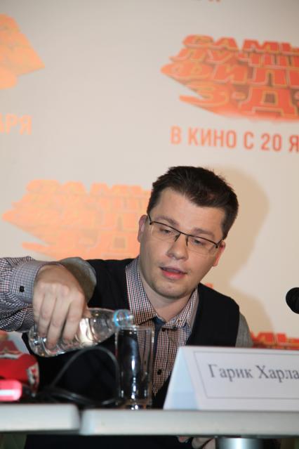 Диск35. Премьера фильма `Самый лучший фильм 3-ДЭ` 2011 год. На снимке: актер, участник шоу `Comedy Club` Гарик `Бульдог` Харламов.