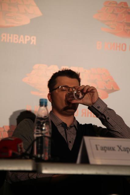 Диск35. Премьера фильма `Самый лучший фильм 3-ДЭ` 2011 год. На снимке: актер, участник шоу `Comedy Club` Гарик `Бульдог` Харламов.