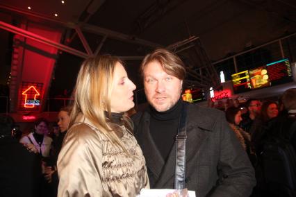 Диск35. Премьера фильма `Самка` 2011 год. На снимке: актер Егор Пазенко и его супруга Алена.