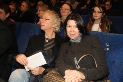 Диск35. Премьера фильма `Самка` 2011 год. На снимке: композитор, продюсер и певец Аркадий Укупник Аркадий Укупник с женой Натальей.