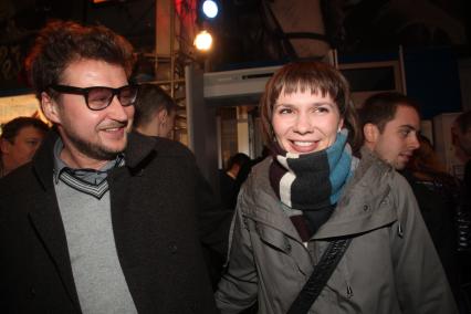 Диск35. Премьера фильма `Самка` 2011 год. На снимке: режиссер Андрей Степковский с подругой Ольгой.