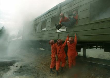 поезд
учения
спасатели