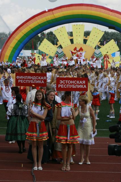 Саранск, Мордовия. Торжественная церемония открытия Международного фестиваля финно-угорских народов. Массовое представление