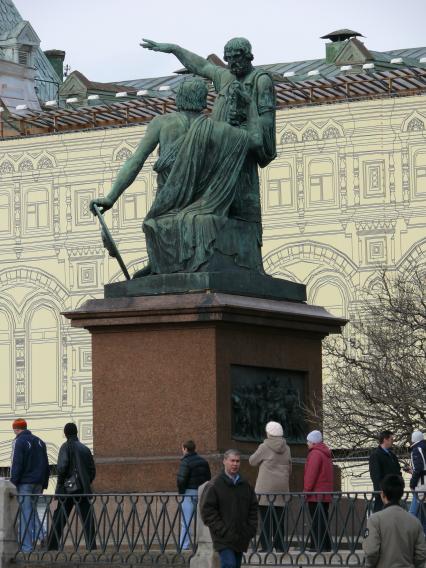 Памятник Минину и Пожарскому . скульптурная группа из бронзы, созданная Иваном Мартосом; расположена перед Собором Василия Блаженного на Красной площади. Первый памятник в Москве.Посвящён Кузьме Минину и Дмитрию Михайловичу Пожарскому, одним из руководителей народного ополчения во время польской интервенции в Смутное время, и победе над Польшей в 1612 году.