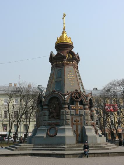 Часовня-памятник гренадерам, павшим в бою под Плевной (Русско-турецкой войны 1877-78 годов)
Была построена по инициативе и на добровольные пожертвования оставшихся в живых гренадеров - участников Плевненского сражения.
Открытие состоялось 27 ноября 1887 года, в день десятилетия героической битвы под Плевной.
Автор проекта - академик архитектуры В. О. Шервуд.