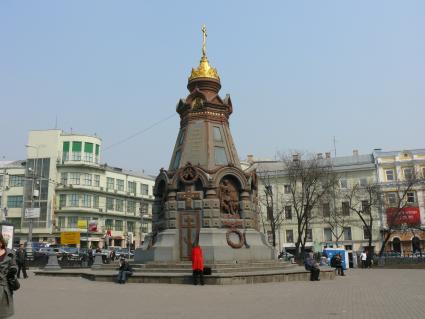 Часовня-памятник гренадерам, павшим в бою под Плевной (Русско-турецкой войны 1877-78 годов)
Была построена по инициативе и на добровольные пожертвования оставшихся в живых гренадеров - участников Плевненского сражения.
Открытие состоялось 27 ноября 1887 года, в день десятилетия героической битвы под Плевной.
Автор проекта - академик архитектуры В. О. Шервуд.