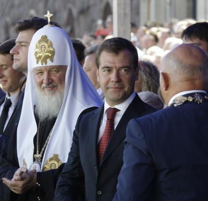 Дмитрий Медведев поздравил жителей столицы с Днем города. На церемонии празднования Дня города. С мэром Москвы Юрием Лужковым и Патриархом Московским и всея Руси Кириллом.