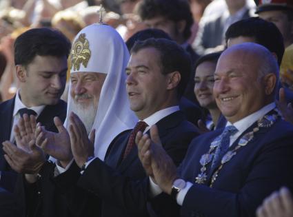 Дмитрий Медведев поздравил жителей столицы с Днем города. На церемонии празднования Дня города. С мэром Москвы Юрием Лужковым и Патриархом Московским и всея Руси Кириллом.