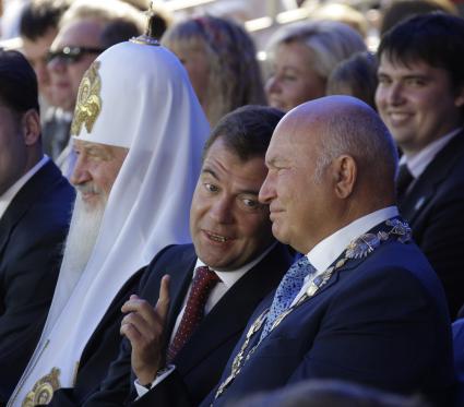 Дмитрий Медведев поздравил жителей столицы с Днем города. На церемонии празднования Дня города. С мэром Москвы Юрием Лужковым и Патриархом Московским и всея Руси Кириллом.