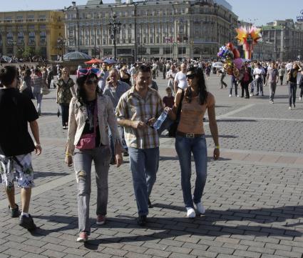 Празднование Дня города. Гулянье на Манежной площади.