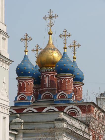 Храм Великомученика Георгия Победоносца (Покрова Пресвятой Богородицы) на Псковской горке, 1657 г. Колокольня и трапезная 1810-е гг. Москва, ул. Варварка.