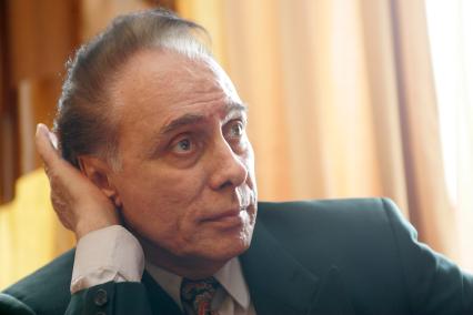 Сличенко Николай Алексеевич Сличе?нко (род. 27 декабря 1934) . художественный руководитель Московского музыкально-драматического цыганского театра  Ромэн , народный артист СССР (1981)[1], лауреат Государственной премии СССР (1987).