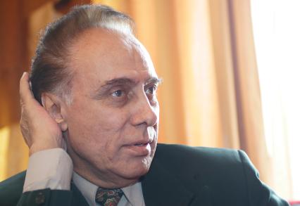 Сличенко Николай Алексеевич Сличе?нко (род. 27 декабря 1934) . художественный руководитель Московского музыкально-драматического цыганского театра  Ромэн , народный артист СССР (1981)[1], лауреат Государственной премии СССР (1987).
