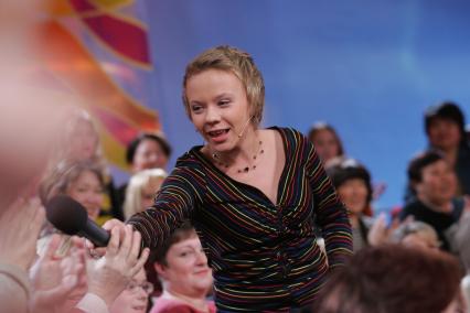 Перова Елена Вячеславовна (24 июня 1976, Москва) . российская певица, телеведущая, музыкант, актриса, автор песен.