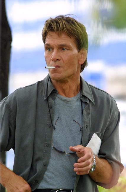 Патрик Суэйзи (англ. Patrick Swayze ; 18 августа 1952(19520818) . 14 сентября 2009) . американский актёр, танцор и автор-исполнитель, наиболее известный по ролям в фильмах Грязные танцы (1987) и Привидение (1990). В 1991 году американский журнал People назвал актёра самым сексуальным мужчиной года.