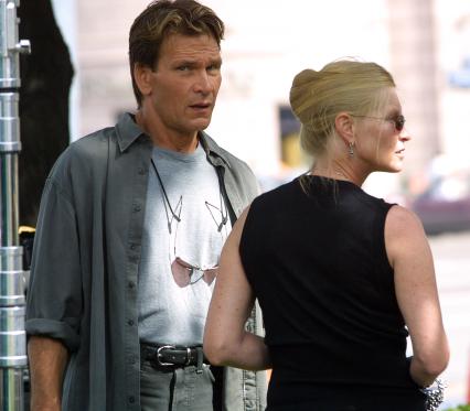 Патрик Суэйзи (англ. Patrick Swayze ; 18 августа 1952(19520818) . 14 сентября 2009) . американский актёр, танцор и автор-исполнитель, наиболее известный по ролям в фильмах Грязные танцы (1987) и Привидение (1990). В 1991 году американский журнал People назвал актёра самым сексуальным мужчиной года.