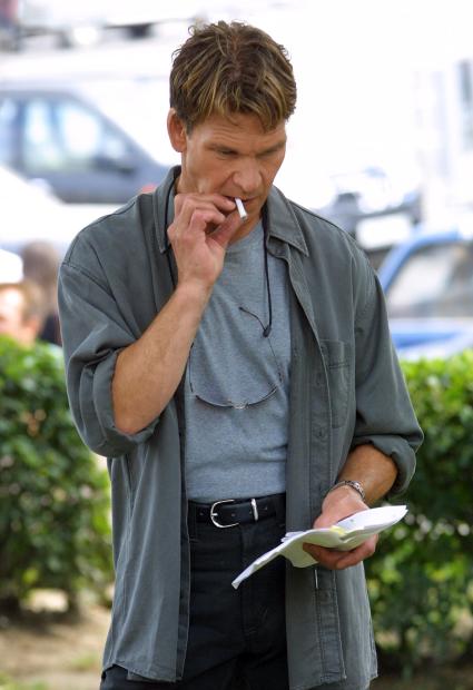 Патрик Суэйзи (англ. Patrick Swayze ; 18 августа 1952(19520818) . 14 сентября 2009) . американский актёр, танцор и автор-исполнитель, наиболее известный по ролям в фильмах Грязные танцы (1987) и Привидение (1990). В 1991 году американский журнал People назвал актёра самым сексуальным мужчиной года.