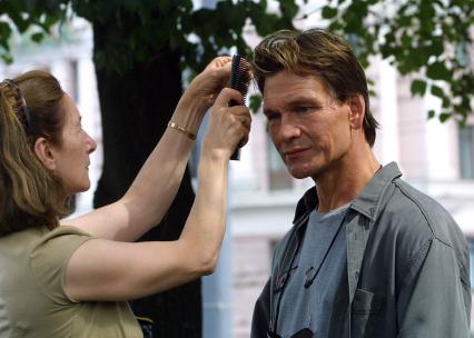 Патрик Суэйзи (англ. Patrick Swayze ; 18 августа 1952(19520818) . 14 сентября 2009) . американский актёр, танцор и автор-исполнитель, наиболее известный по ролям в фильмах Грязные танцы (1987) и Привидение (1990). В 1991 году американский журнал People назвал актёра самым сексуальным мужчиной года.
