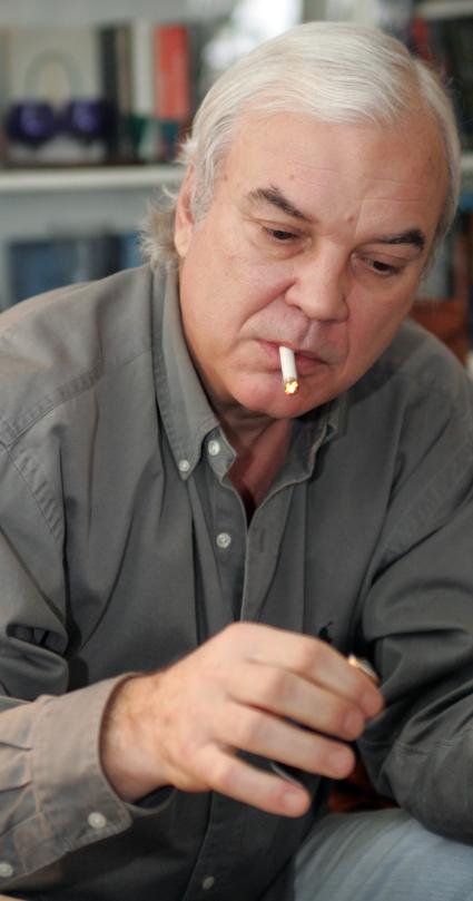 Молчанов Владимир Кириллович . автор и ведущий телепрограммы До и после полуночи в конце 1980-х . начале 1990-х годов на советском телевидении.