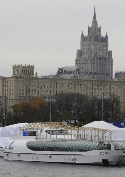 По Москве-реке можно будет прокатиться на одной из пяти комфортабельных яхт ледового класса.