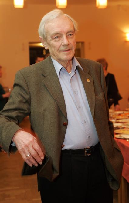 Лавров, Кирилл Юрьевич (15 сентября 1925, Ленинград . 27 апреля 2007, Санкт-Петербург) . выдающийся советский и российский актёр театра и кино, лауреат Государственных премий РСФСР и СССР, Народный артист РСФСР (1970), Народный артист СССР (1972).
