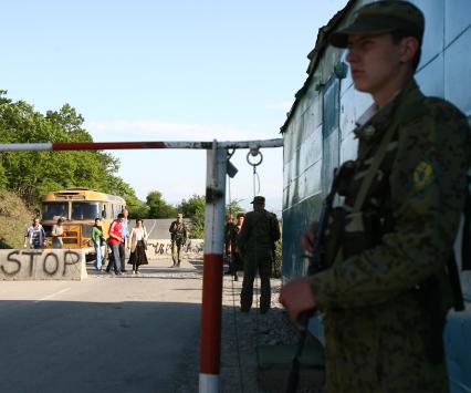 Погранцы на границе между Южной Осетией и Грузией