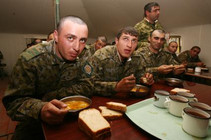 Погранцы на обеде в столовой