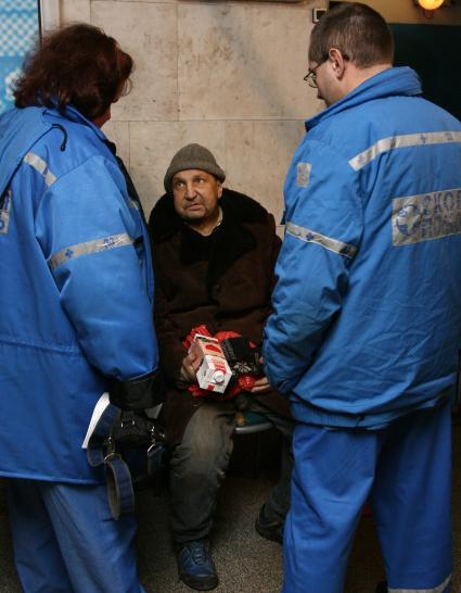 Зачистка в метро от попрошаек и бомжей