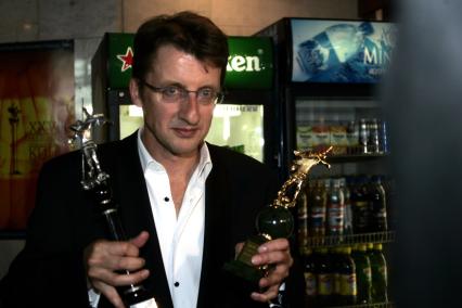 Джереми Брок  Jeremy Brock. Режиссер в кино: 2006 - Уроки вождения.  Церемония закрытия XXVIII ММКФ (02.07.2006) JDA 377 060713
060702 жда кинофест закрытие3