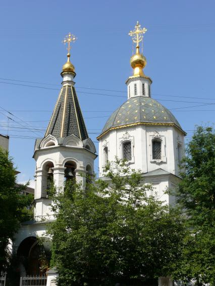 Церковь Вознесения Господня на Большой Никитской или Малое Вознесение. Храм был построен в 1584 году в честь венчания на царство царя Федора Ивановича и служил центром слободы новгородцев и устюжан, которых переселил в Москву царь Иван Грозный.