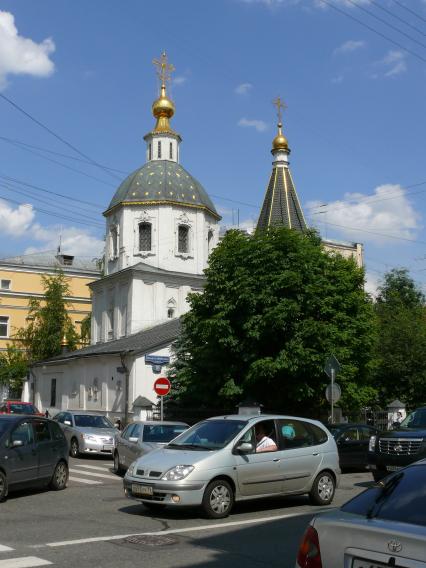 Церковь Вознесения Господня на Большой Никитской или Малое Вознесение. Храм был построен в 1584 году в честь венчания на царство царя Федора Ивановича и служил центром слободы новгородцев и устюжан, которых переселил в Москву царь Иван Грозный.