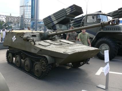 АСУ-57П - авиадесантная плавающая самоходная артиллерийская установка (Международный салон вооружений и военной техники, Москва, Экспоцентр)