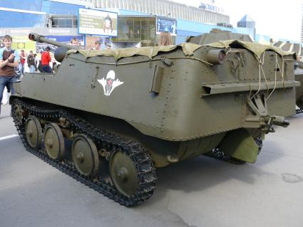 АСУ-57П - авиадесантная плавающая самоходная артиллерийская установка (Международный салон вооружений и военной техники, Москва, Экспоцентр)