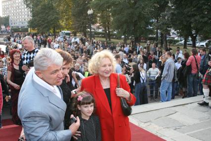 Владимир Турчинский  . популярный российский теле- и радиоведущий, шоумен, актёр, певец, писатель, рекордсмен в силовых видах спорта, президент Всероссийской федерации силового экстрима