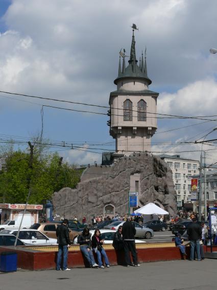 Московский зоопарк. Вид на башню у главного входа