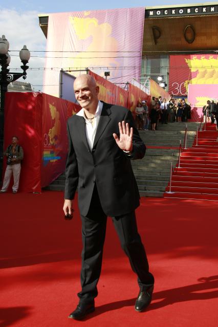 Ведущий Сэм Клебанов на церемонии открытия 29-го Международного кинофестиваля. 21 июня 2007 Москва, Россия