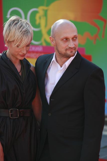 Актер Гоша Куценко и актриса Ирина Скриниченко на церемонии открытия 29-го Международного кинофестиваля. 21 июня 2007 Москва, Россия