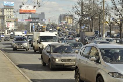 Пробка на Савеловской эстакаде рядом с Савеловским вокзалом.