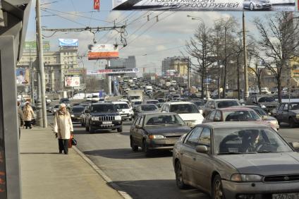 Пробка на Савеловской эстакаде рядом с Савеловским вокзалом.