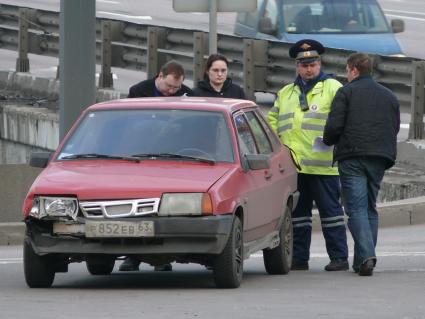 ДТП милиция авария столкновение красная машина ВАЗ 2199