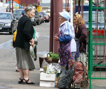 Уличная торговля у ТЦ \"Бутырский\" (Москва)