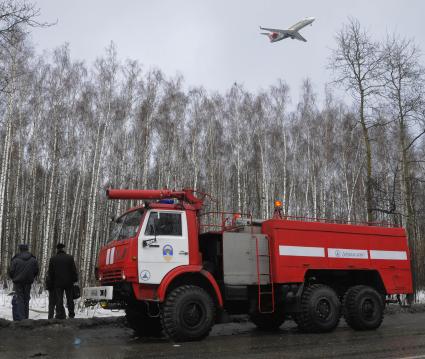 При жесткой аварийной посадке близ аэропорта Домодедово ульяновского самолета Ту-204 пострадали все восемь членов экипажа лайнера.