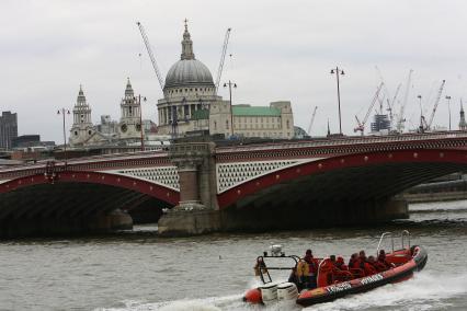 Лондон река Темза апрель 2007 фото Нечаева Наталии