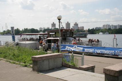 Северный речной вокзал . один из двух речных вокзалов Москвы (вместе с Южным). Расположен на берегу Химкинского водохранилища (Ленинградское шоссе, 51). Находится на территории САО г. Москвы.